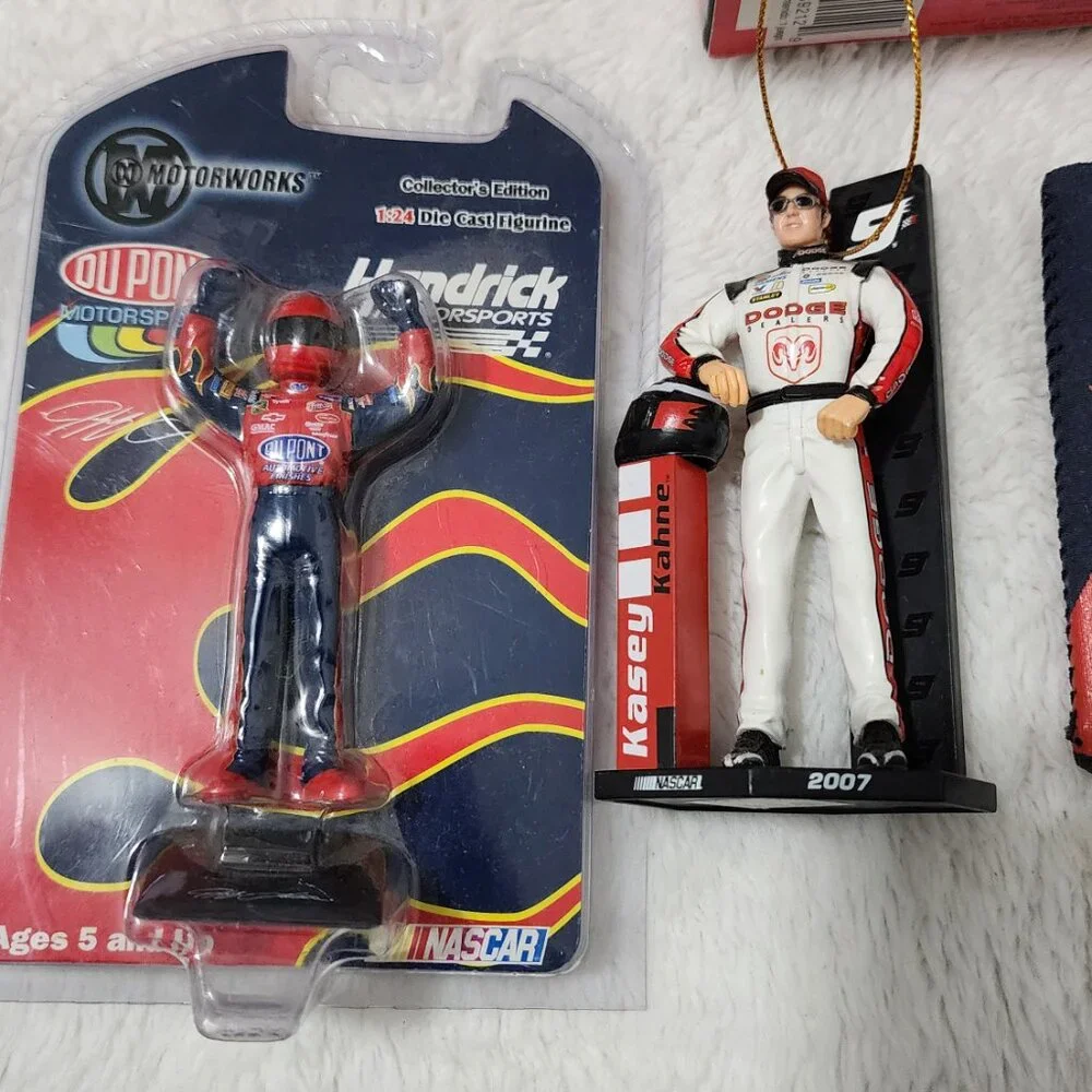 Jeff Gordon Memorbelia, Lots of items in this grouping. - Picture 3 of 10